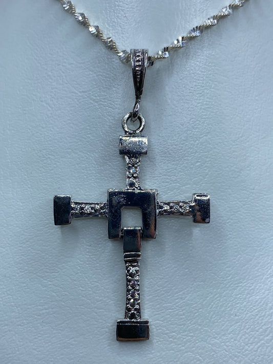 Cruz de plata 925 con circonia blanca de Taxco, colgando de cadena