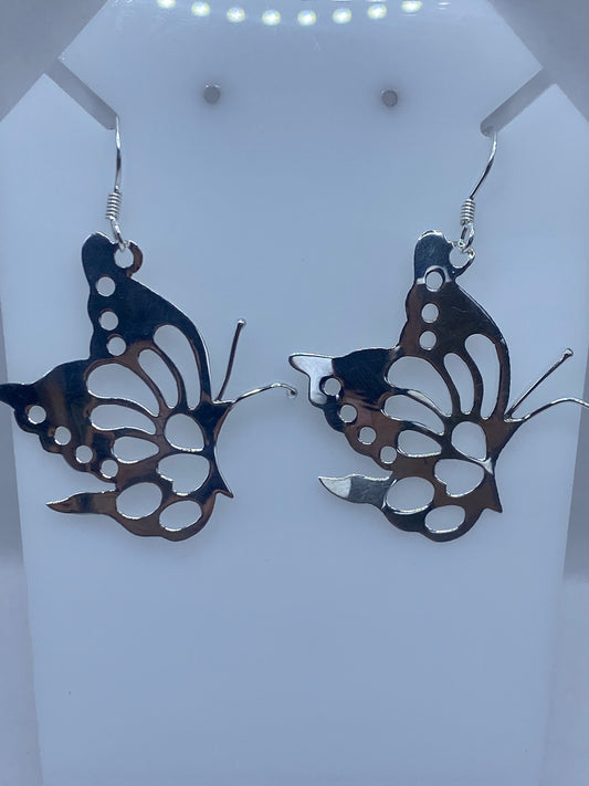 Par de aretes de plata 925 en calado con motivo mariposa, colgantes delicados de 5.5 cm de largo