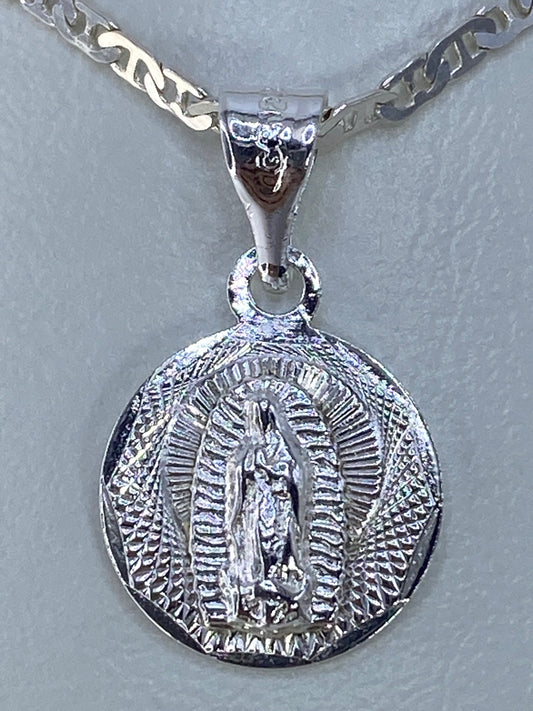 Dije de plata 925 con Virgen de Guadalupe en relieve repujado, tamaño 2.4 cm