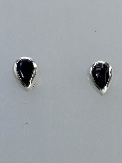 Par de aretes de plata con ópalo de fuego multicolor en forma de lágrima