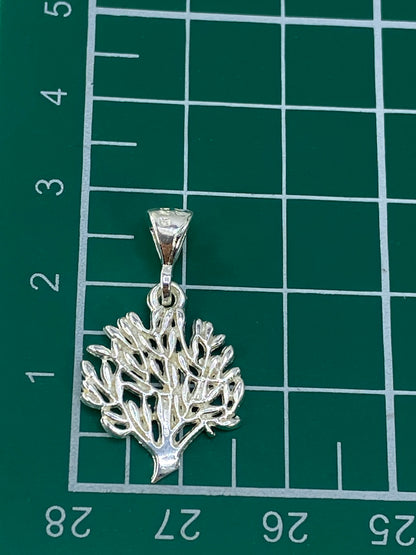 Detalle del reverso del dije de calado, mostrando el Quinto 925 grabado