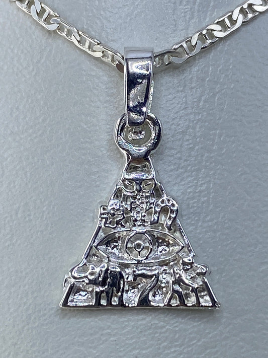 Dije de plata prehispánico con ojo divino repujado a mano en Taxco