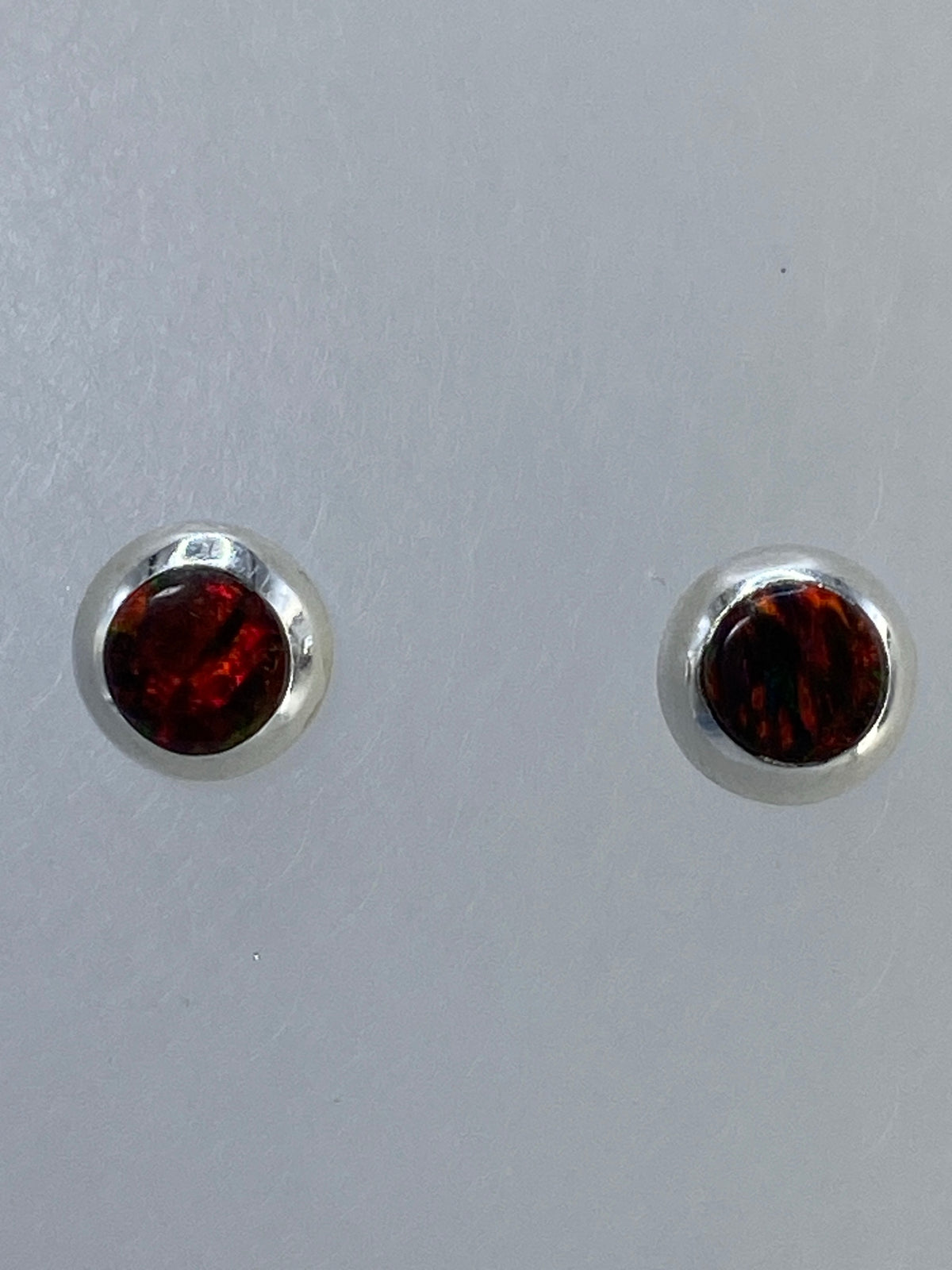 Aretes sobre regla de medicion para escala de tamaño