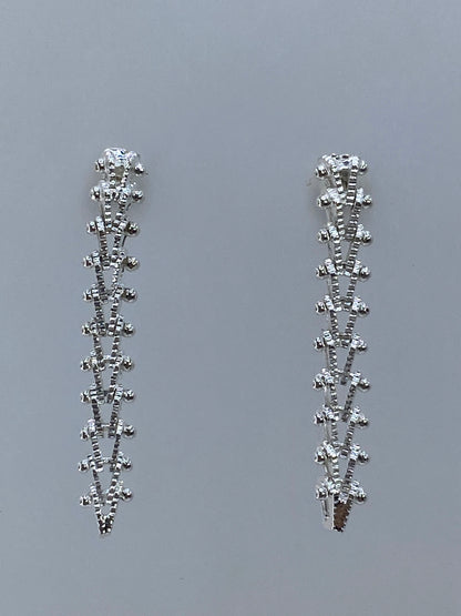 Par de aretes de plata minimalistas alargados de 3 cm de largo, diseño geométrico