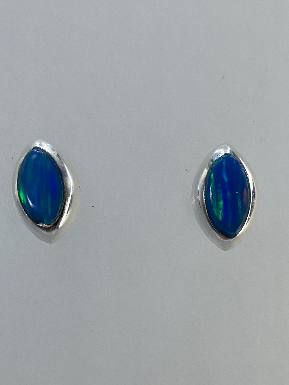Par de aretes de plata 925 con ópalo de fuego multicolor iridiscente