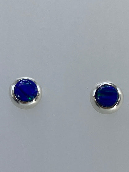 Aretes de plata con ópalo de fuego multicolor engastados a mano en Taxco