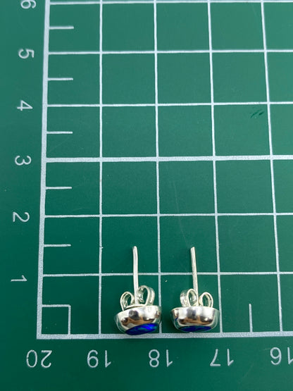 Aretes de plata de Taxco sobre fondo neutro, listos para regalo