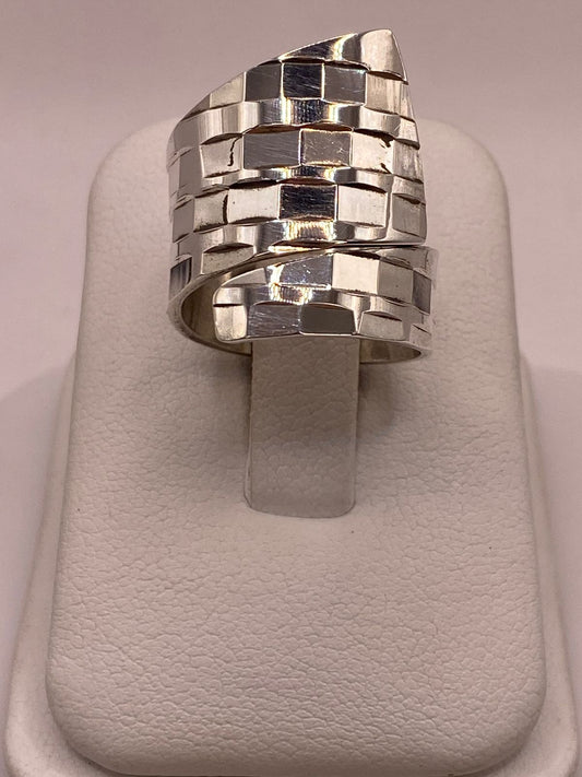 Anillo Ajustable Facetado con Forma Envolvente en Plata .925