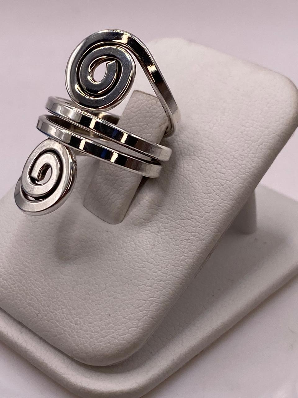 Anillo Ajustable de Plata .925 con Diseño Espiral Doble