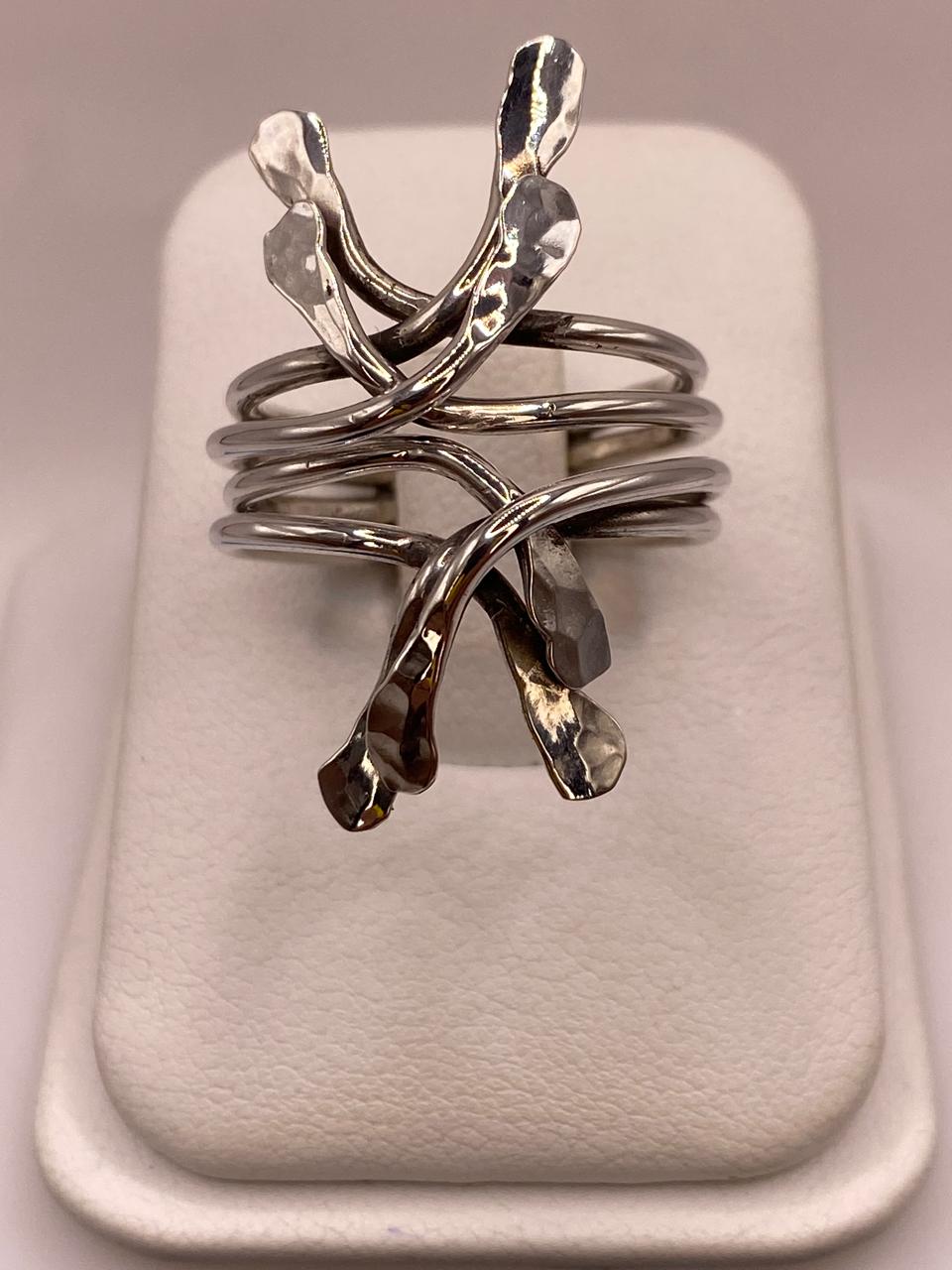 Anillo Ajustable de Plata .925 con Diseño Orgánico Escultural y Acabado Martillado