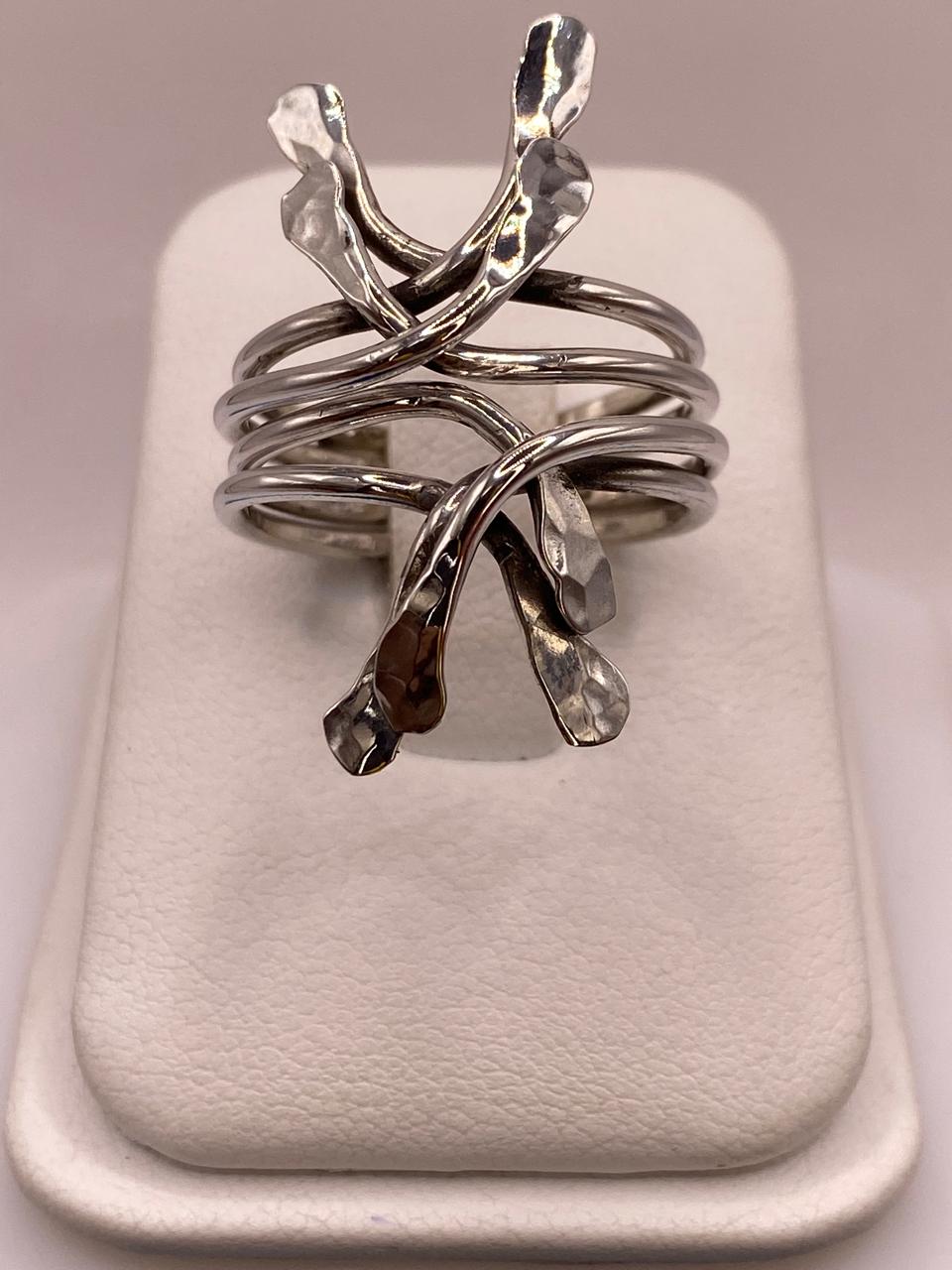Anillo Ajustable de Plata .925 con Diseño Orgánico Escultural y Acabado Martillado