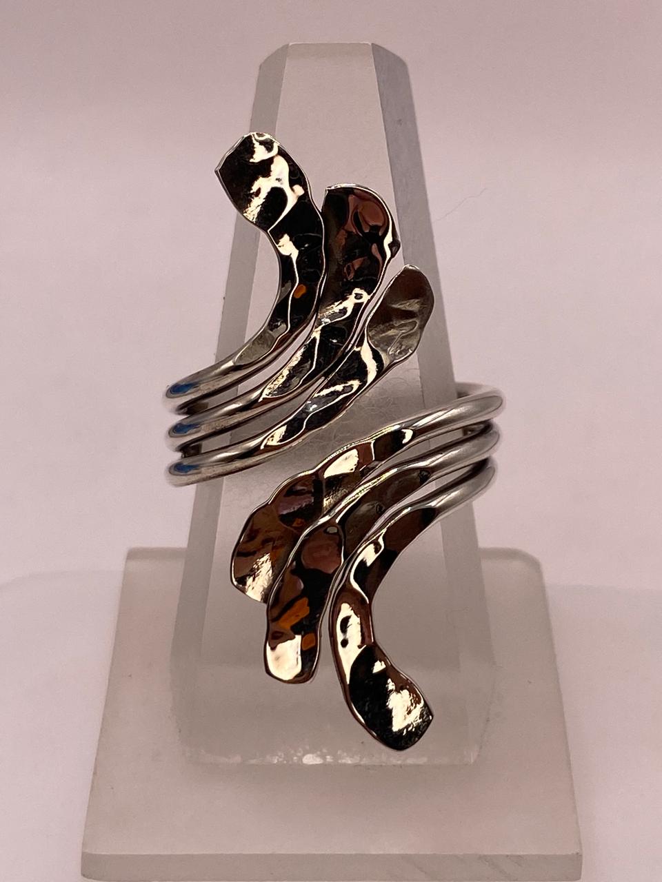 Anillo Ajustable de Plata .925 con Diseño Orgánico Martillado