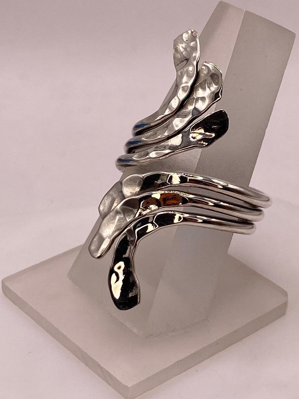 Anillo Ajustable de Plata .925 con Diseño Orgánico Martillado