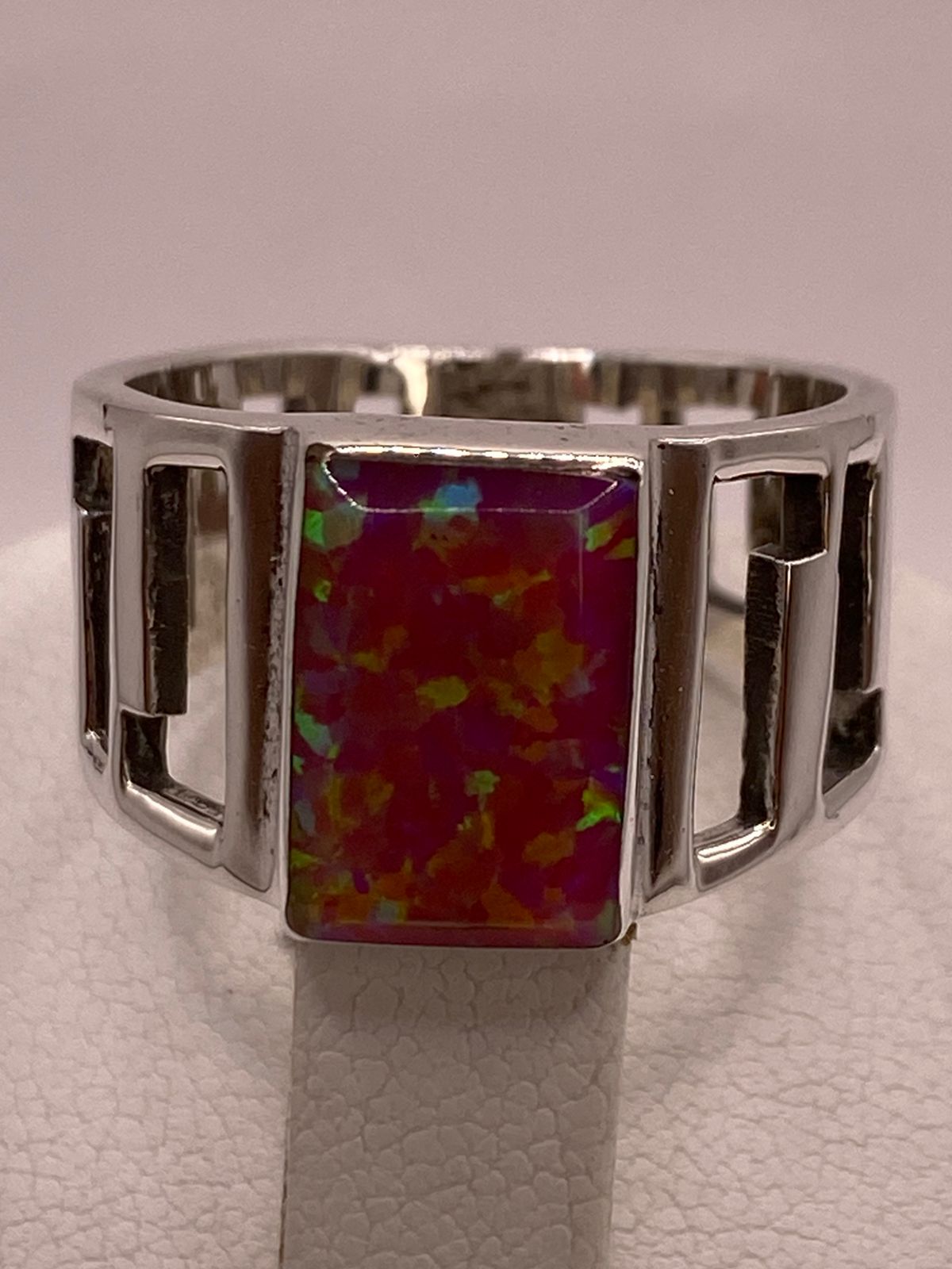 Anillo Ancho con Ópalo de Fuego Rosa, Amarillo y Verde en Plata .950