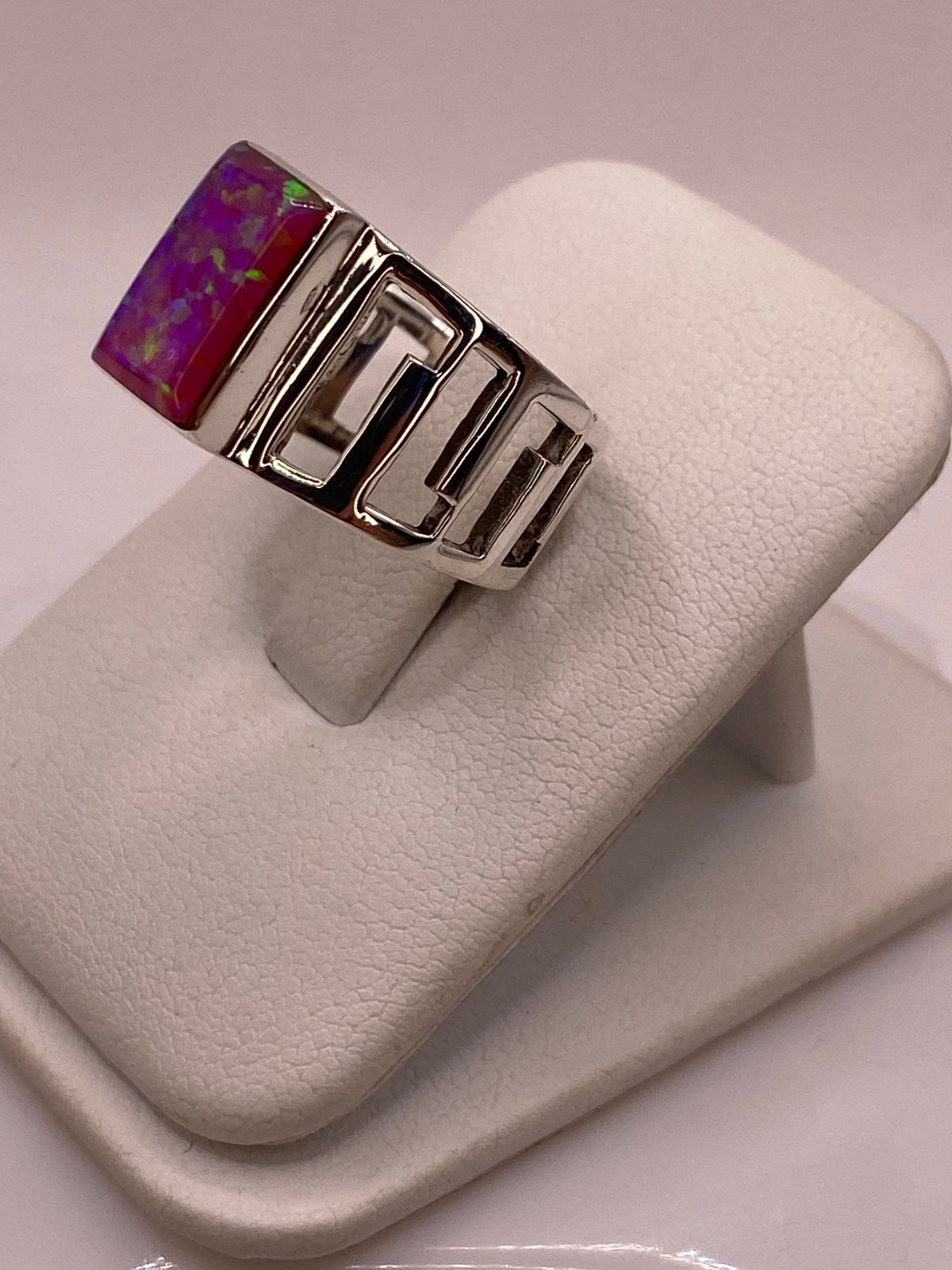 Anillo Ancho con Ópalo de Fuego Rosa, Amarillo y Verde en Plata .950