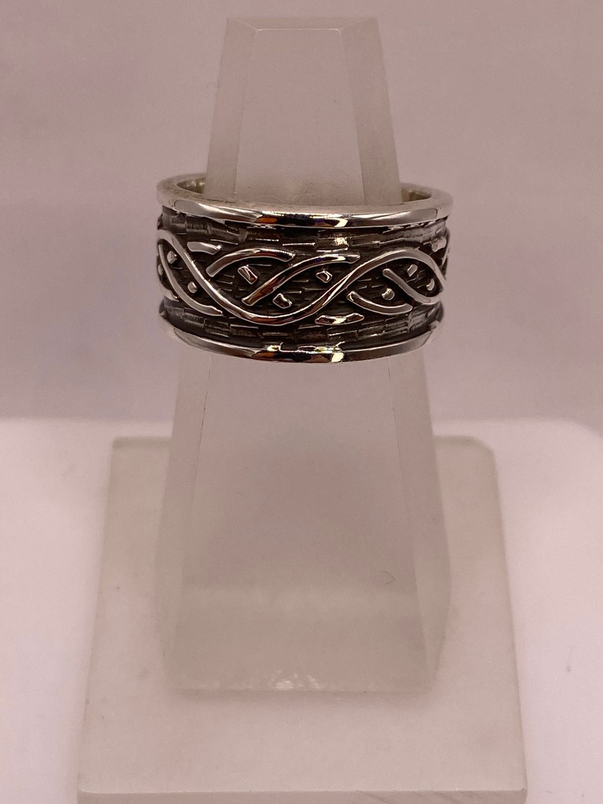 Anillo Artesanal en Plata con Diseño Celta Entrelazado
