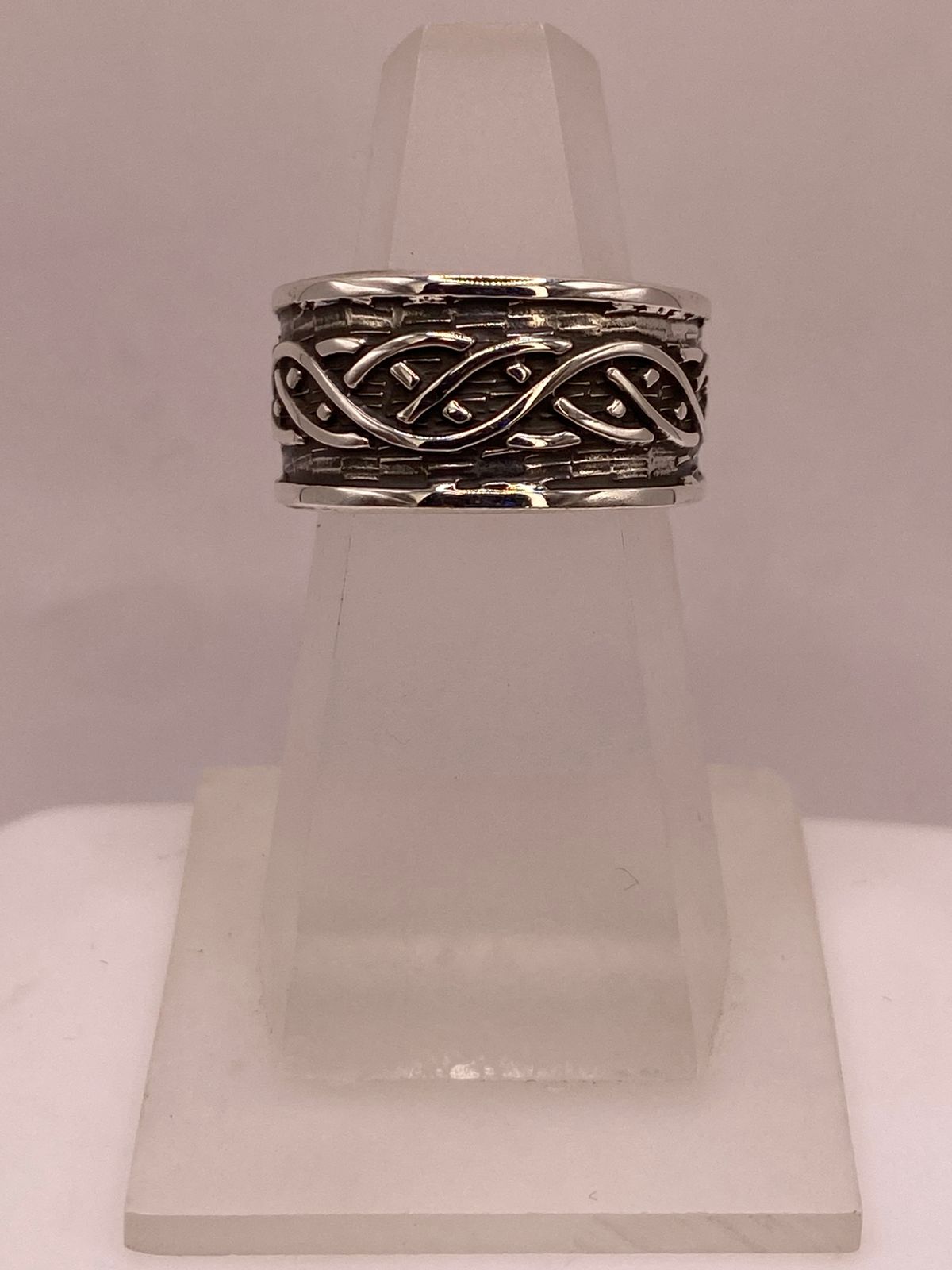Anillo Artesanal en Plata con Diseño Celta Entrelazado
