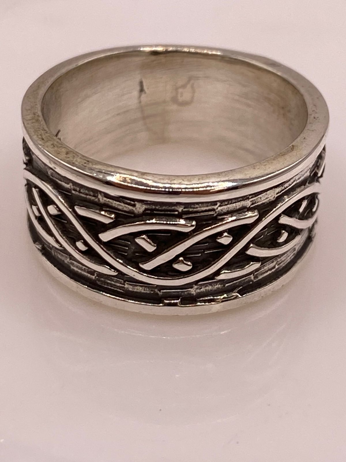 Anillo Artesanal en Plata con Diseño Celta Entrelazado