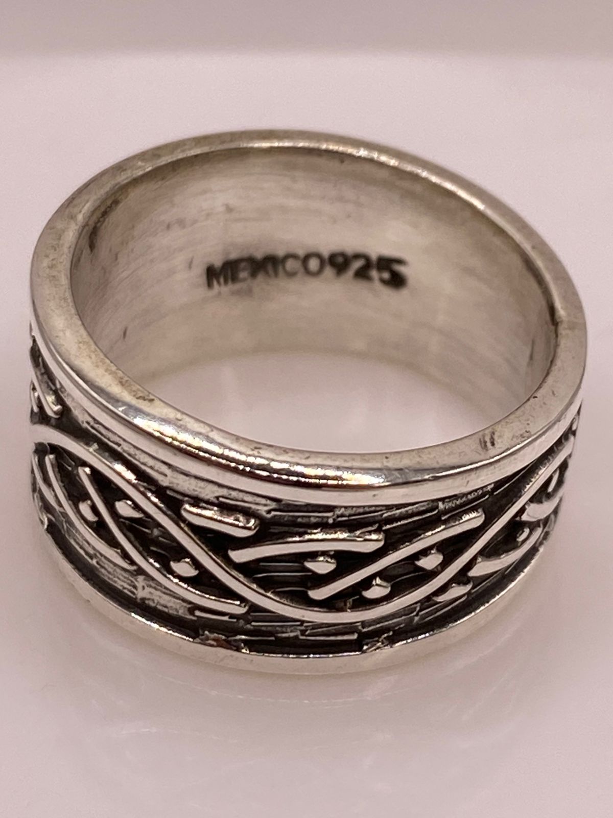 Anillo Artesanal en Plata con Diseño Celta Entrelazado