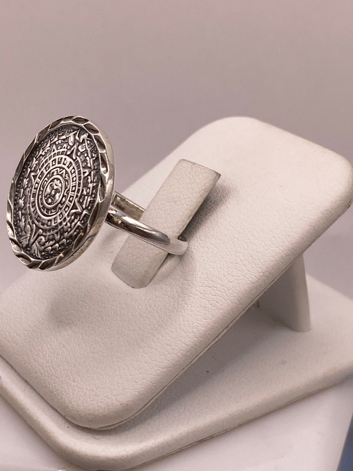 Anillo Artesanal Ajustable en Plata con Calendario Azteca