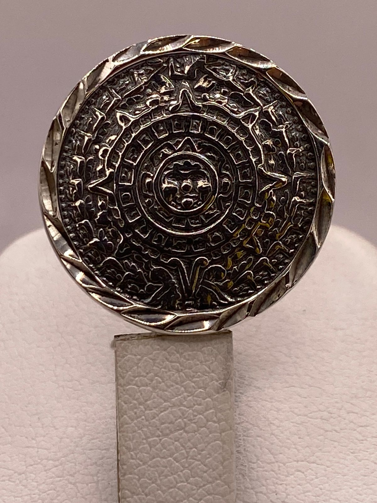 Anillo Artesanal Ajustable en Plata con Calendario Azteca