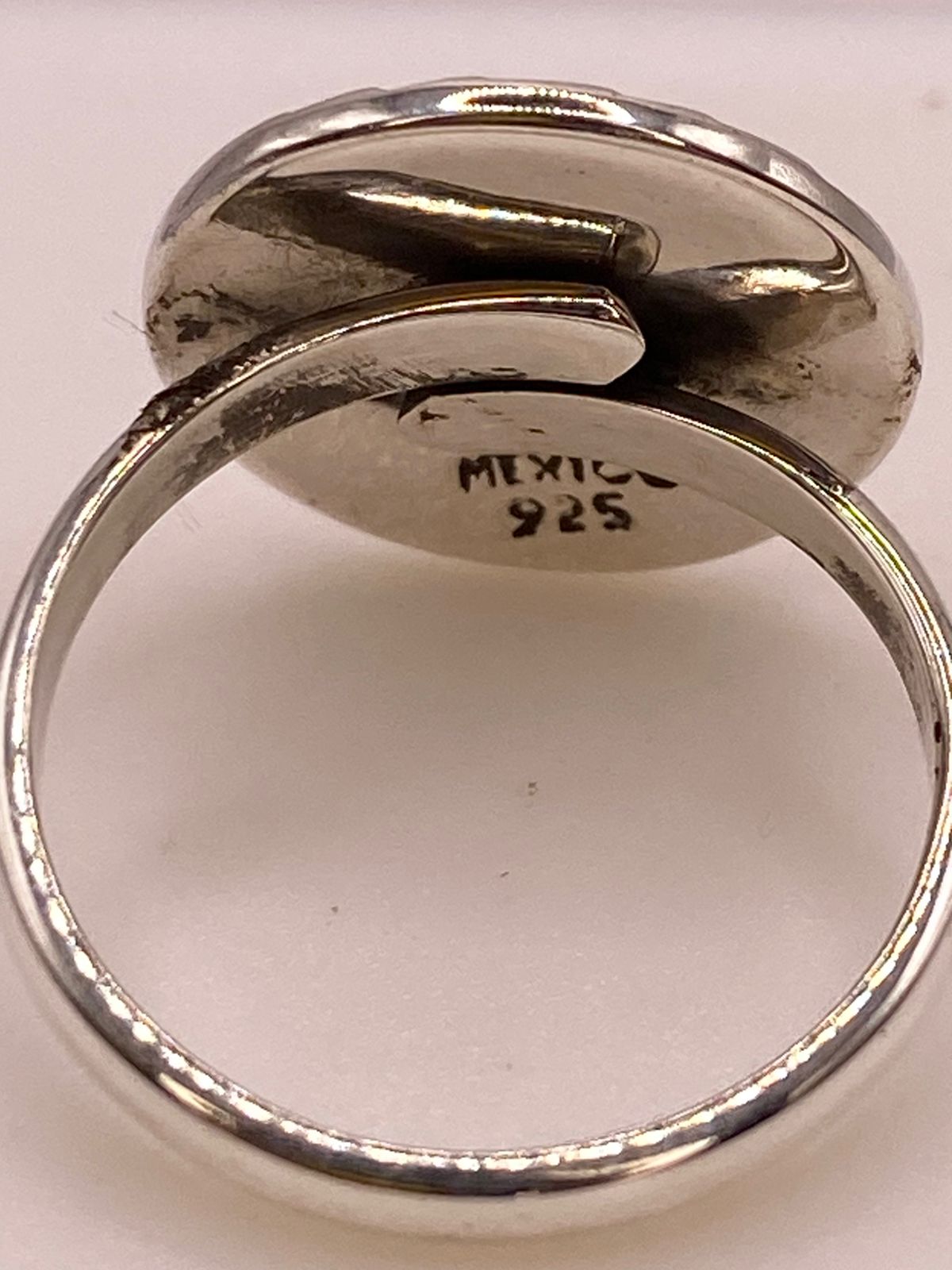 Anillo Artesanal Ajustable en Plata con Diseño Maya en Relieve