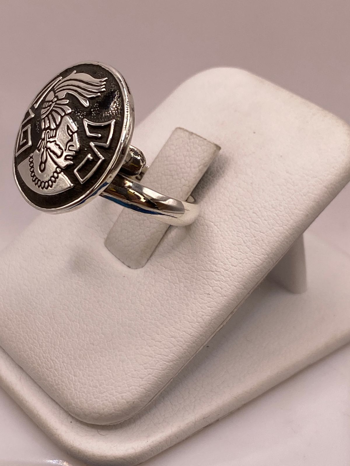 Anillo Artesanal Ajustable en Plata con Rostro Mesoamericano