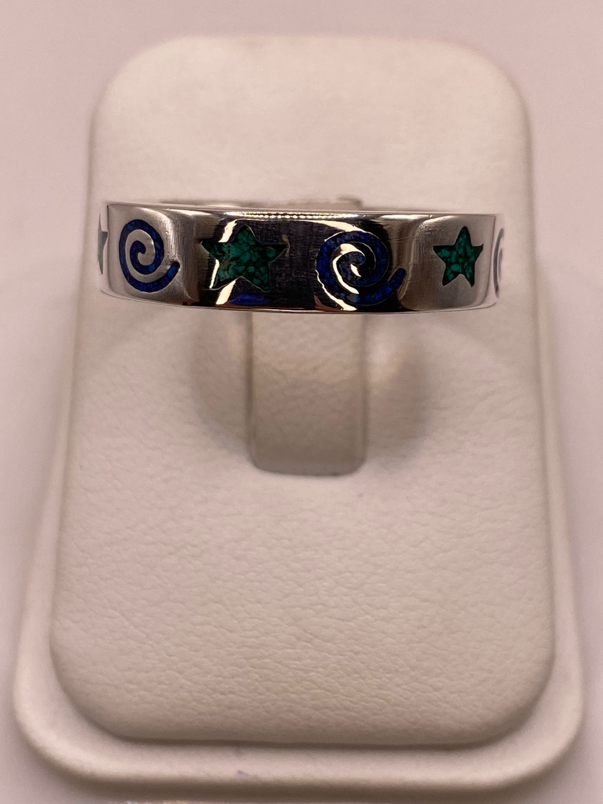 ⭐ Anillo Artesanal con Estrellas y Espirales Esmaltadas en Plata