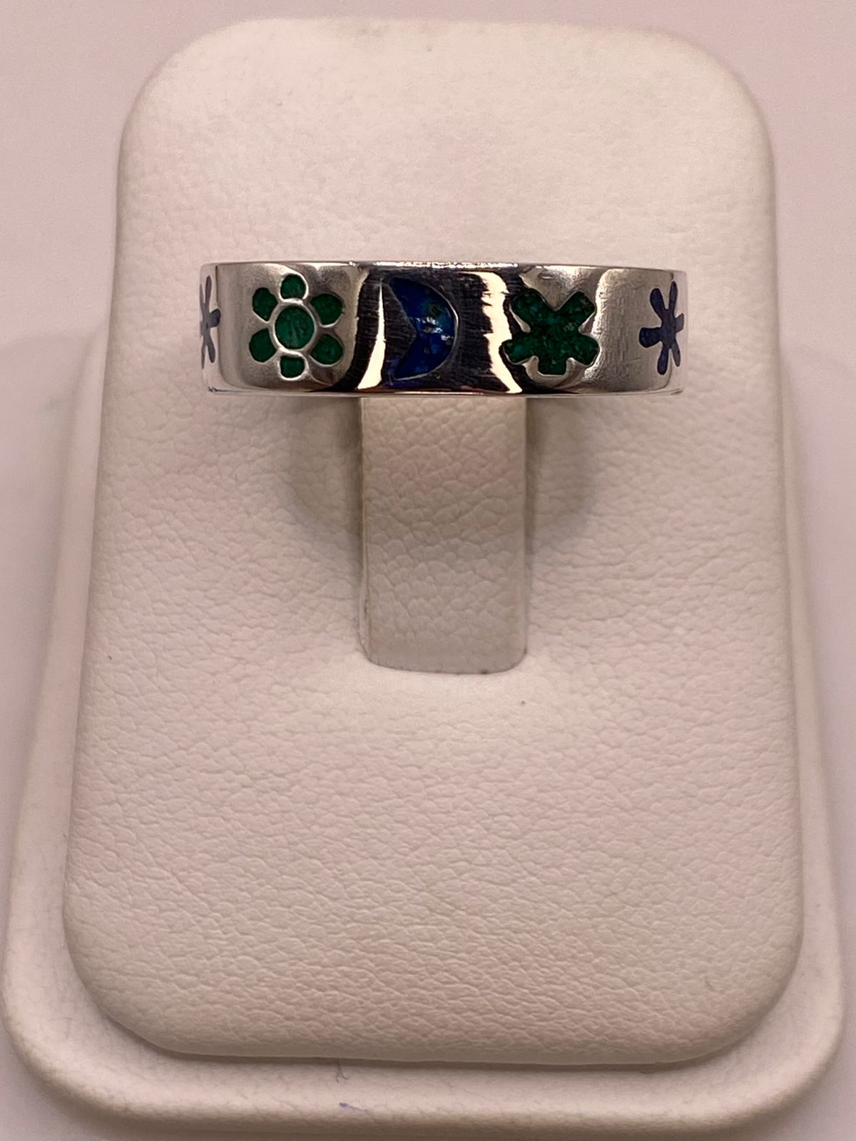 Anillo Artesanal con Figuras Esmaltadas en Plata