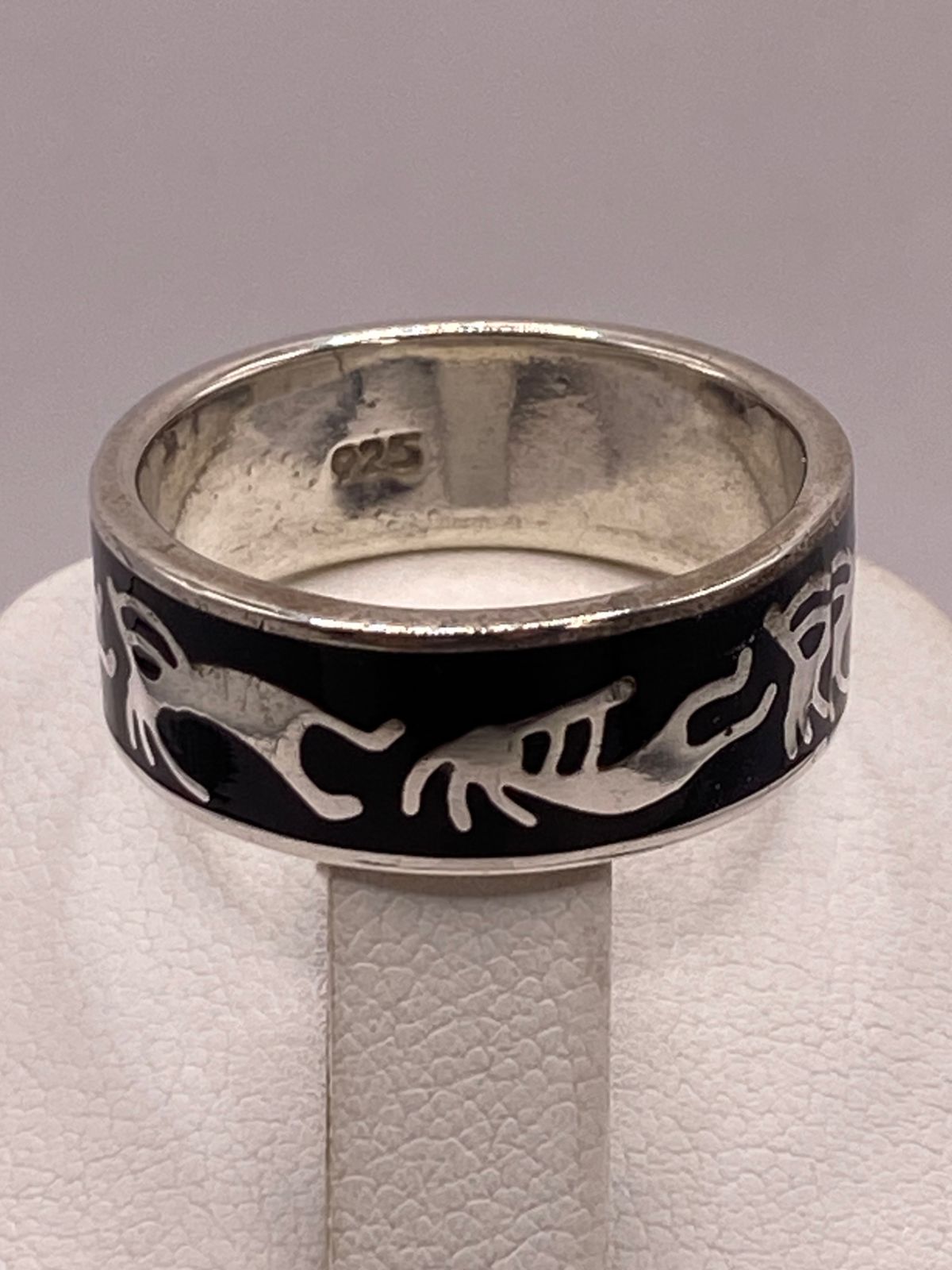 Anillo Artesanal con Figuras Zoomorfas en Plata