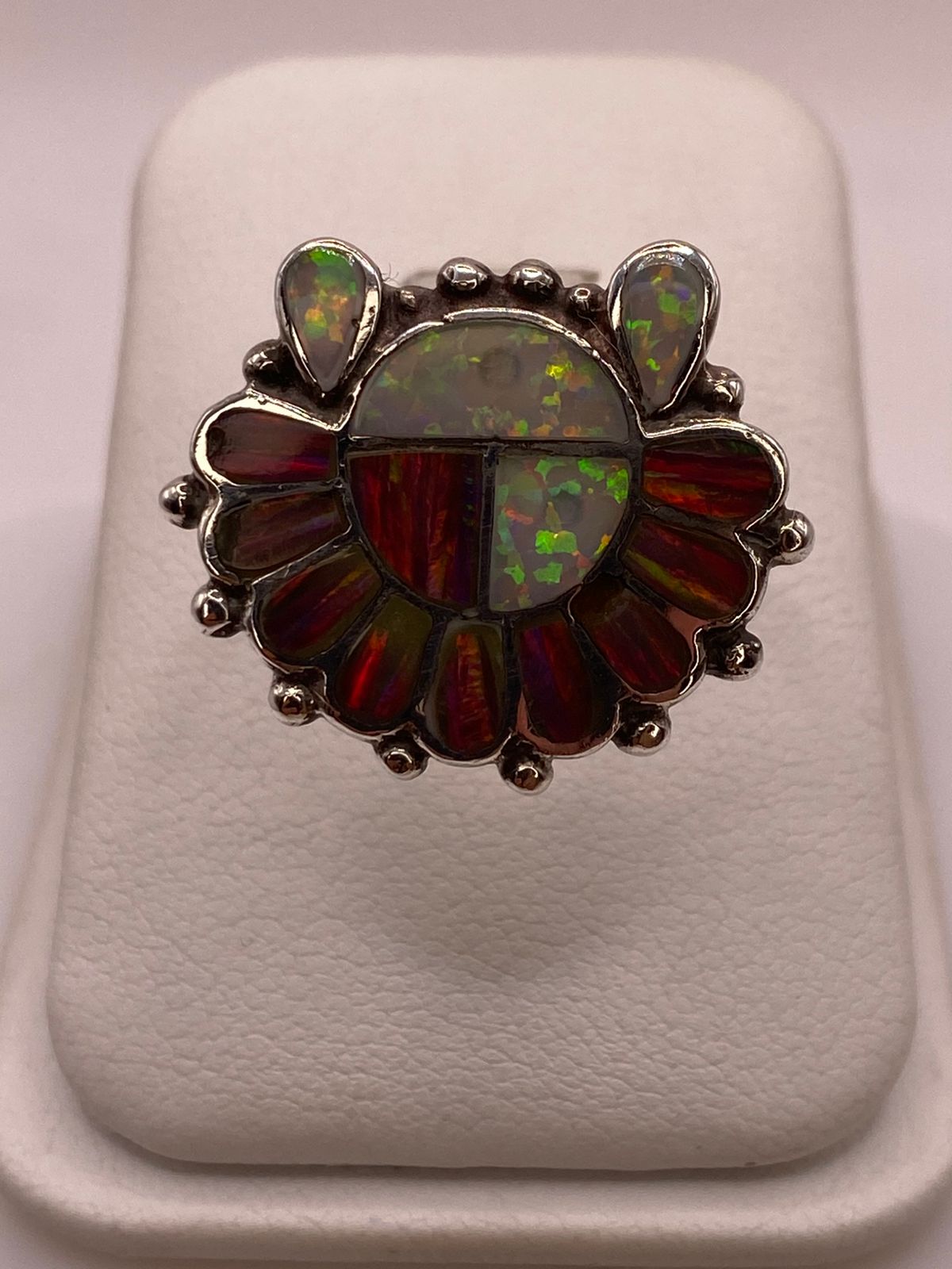 Anillo Artesanal Floral con Ópalo de Fuego en Plata .925