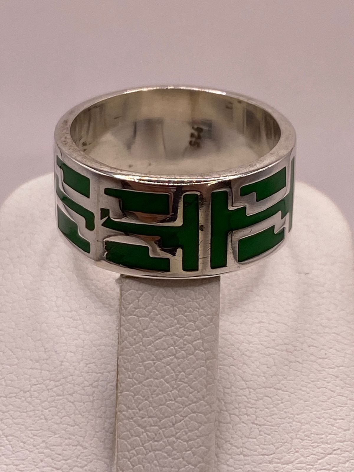 Anillo Artesanal de Malaquita con Diseño Geométrico en Plata