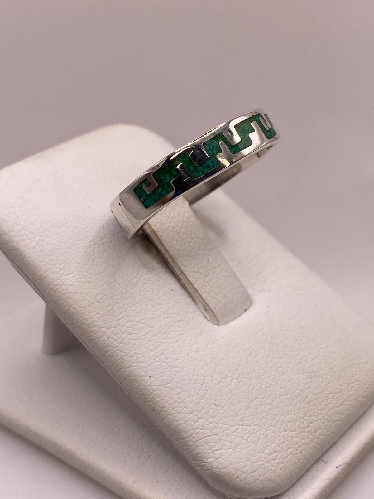 Anillo Artesanal de Malaquita con Greca Continua en Plata