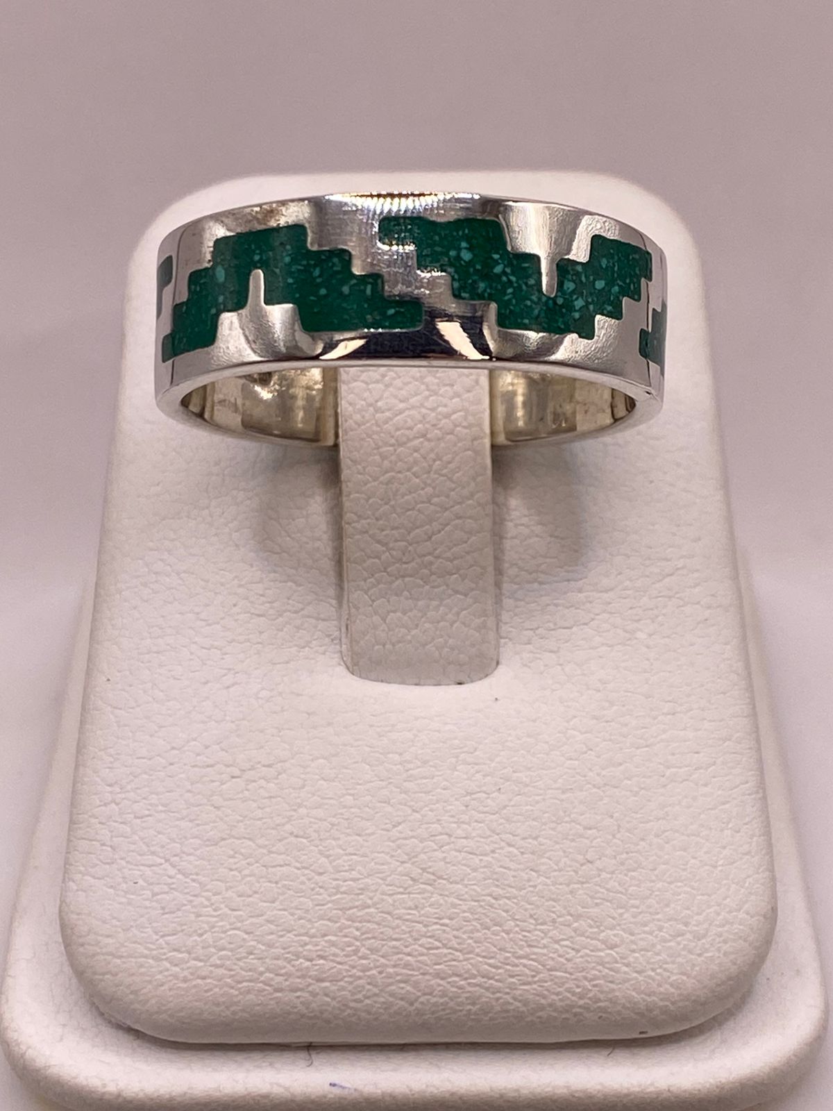 Anillo Artesanal de Malaquita con Greca Escalonada en Plata