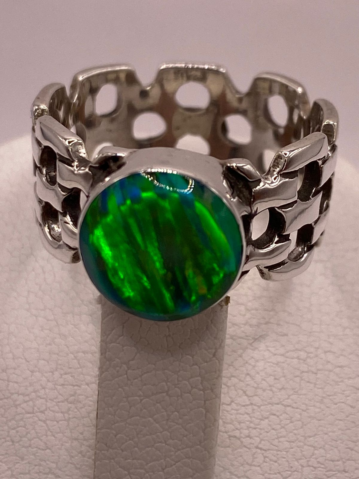 Anillo Artesanal con Ópalo de Fuego Verde en Plata .950