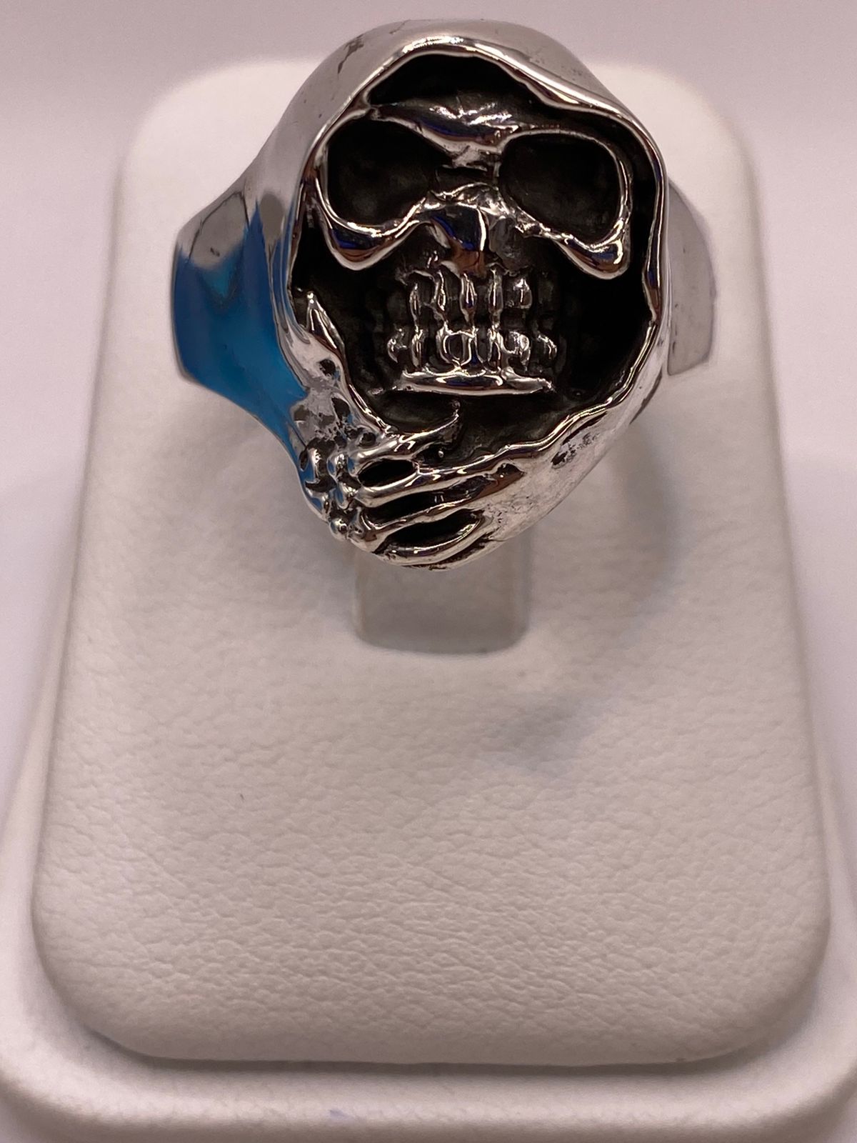 Anillo Artesanal en Plata con Calavera Encapuchada