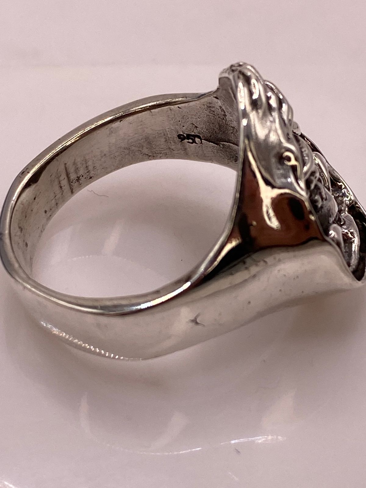 Anillo Artesanal en Plata con Calavera Encapuchada