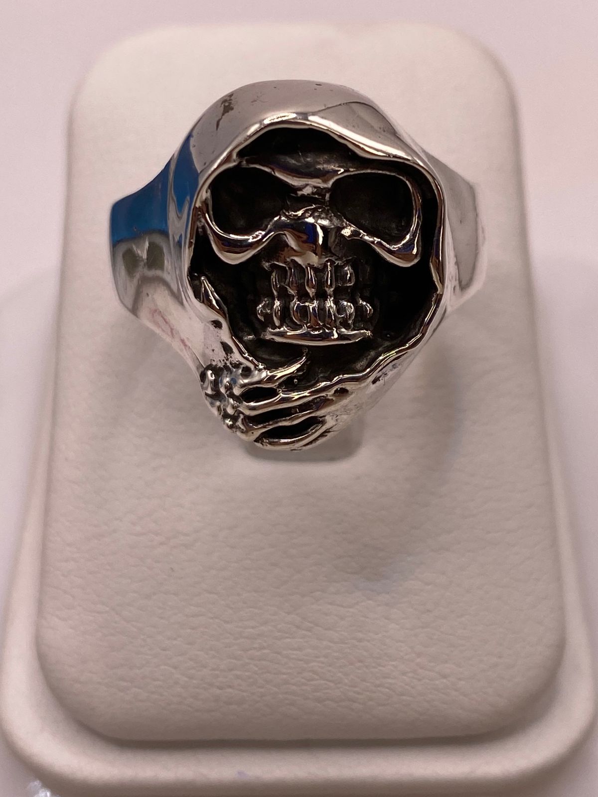 Anillo Artesanal en Plata con Calavera Encapuchada