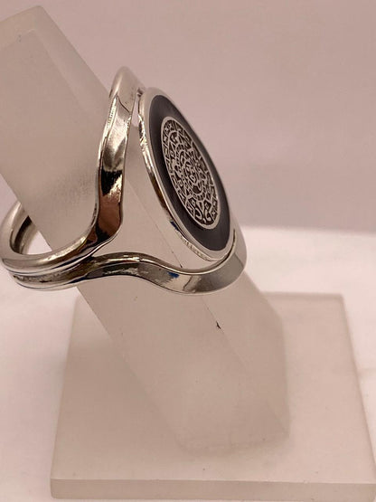 Anillo Artesanal en Plata con Calendario Azteca y Detalle en Negro