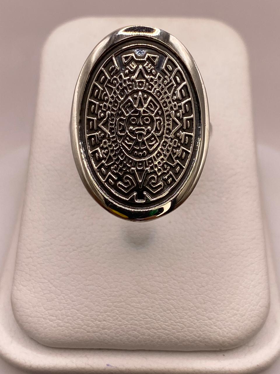 Anillo Artesanal en Plata con Calendario Azteca Ovalado