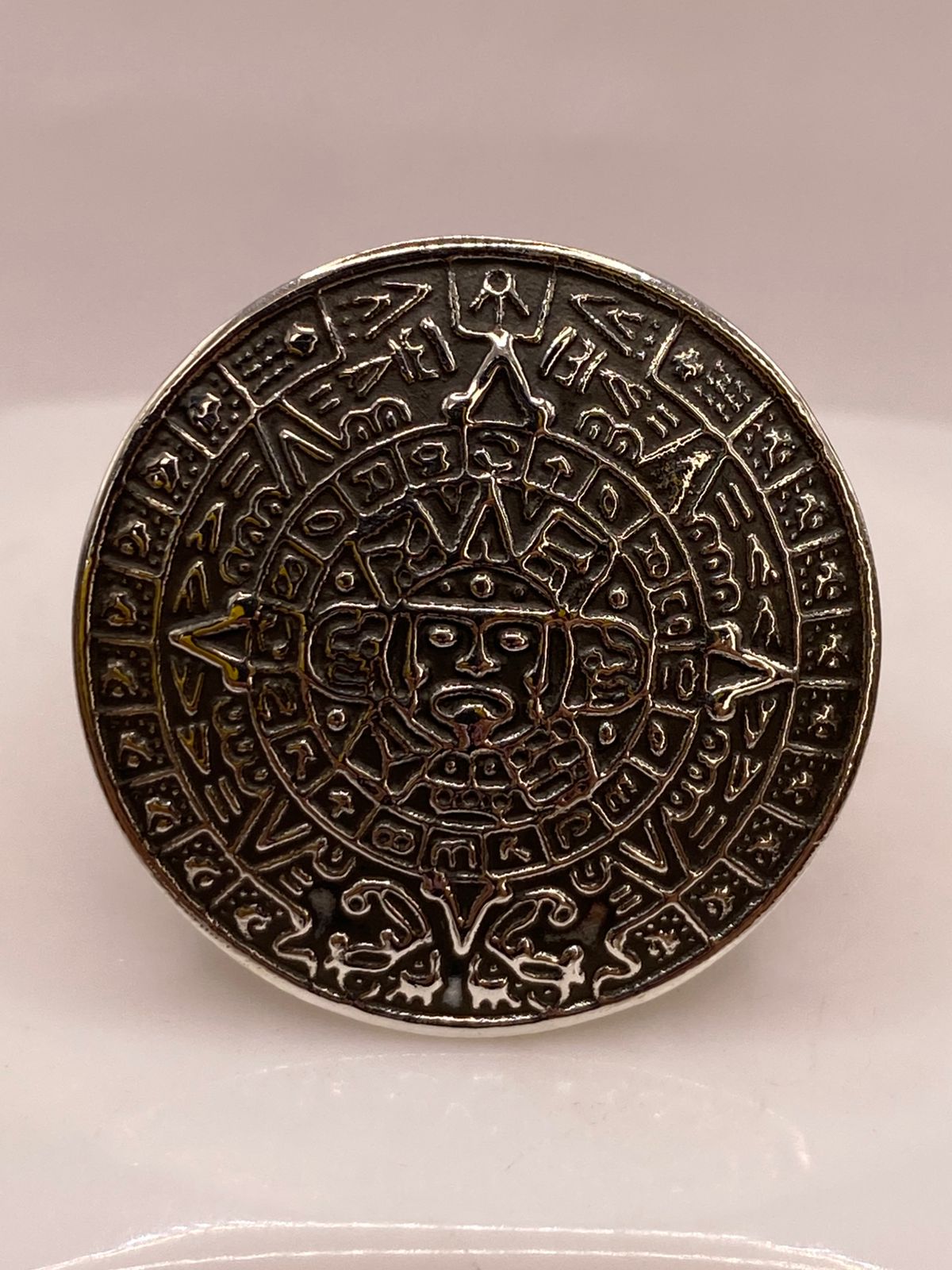 Anillo Artesanal en Plata con Calendario Azteca en Relieve