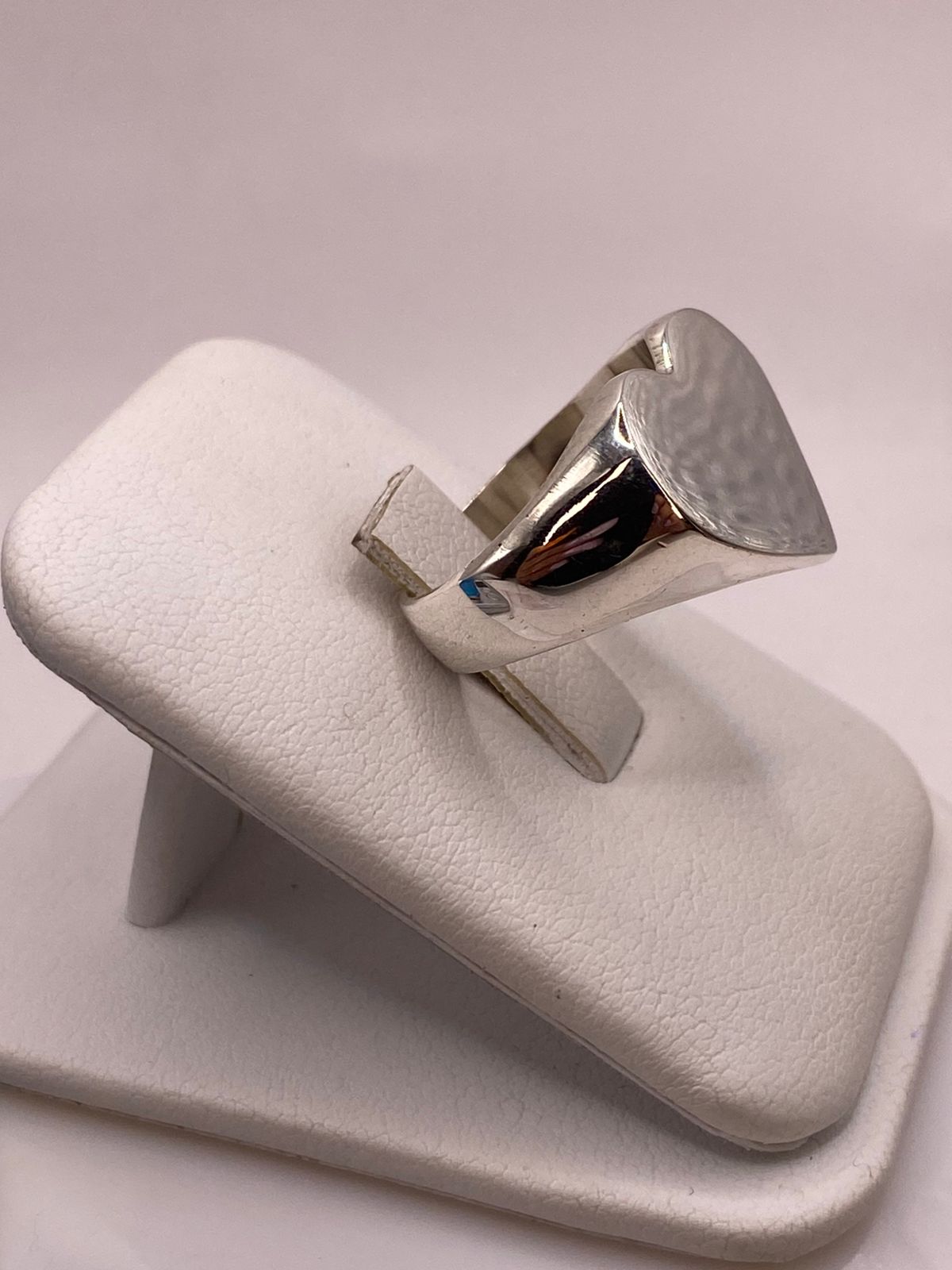 Anillo Artesanal en Plata con Corazón Liso Pulido