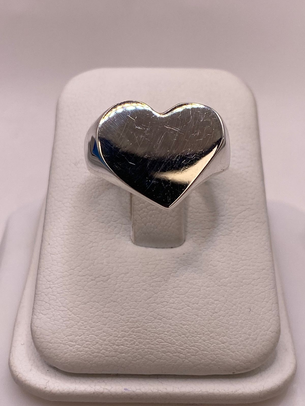 Anillo Artesanal en Plata con Corazón Liso Pulido