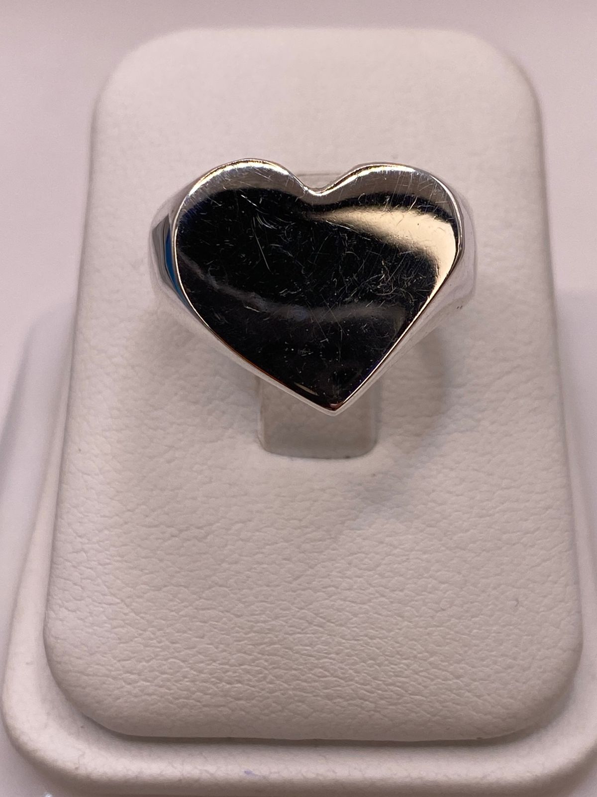 Anillo Artesanal en Plata con Corazón Liso Pulido