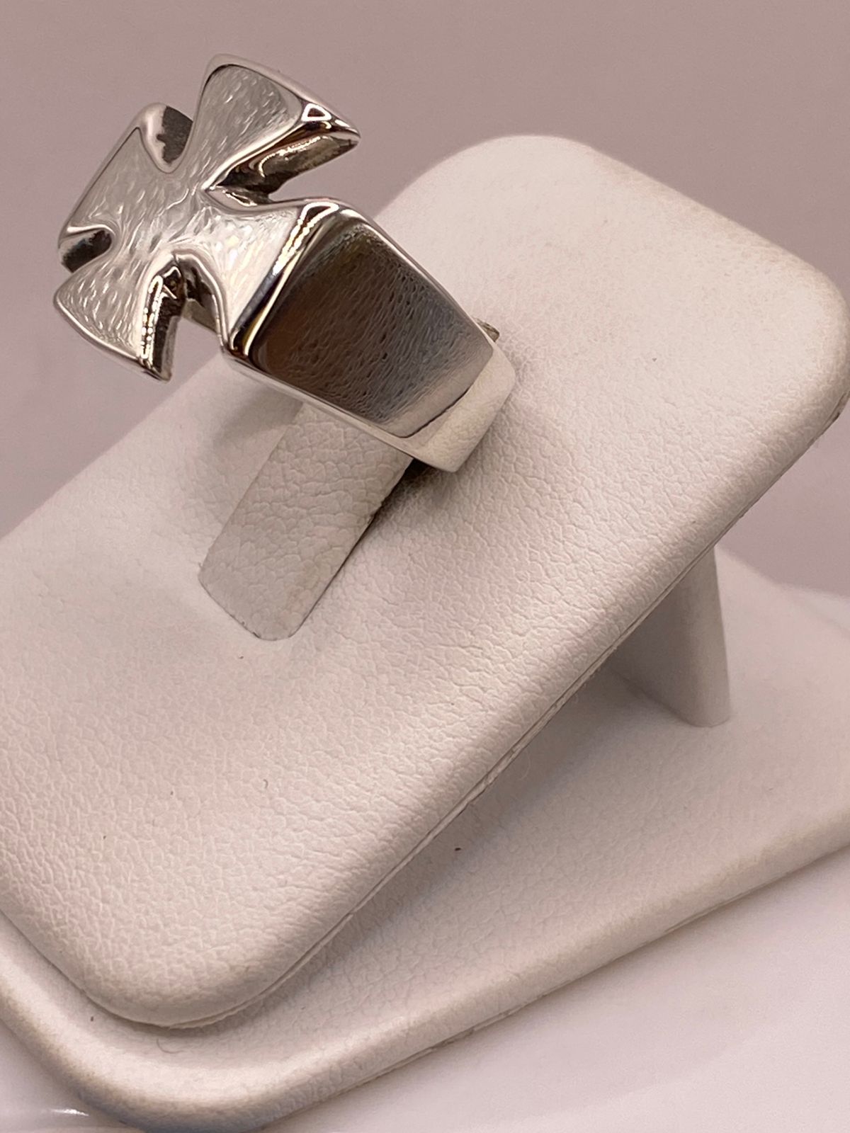 Anillo Artesanal en Plata con Cruz de Malta