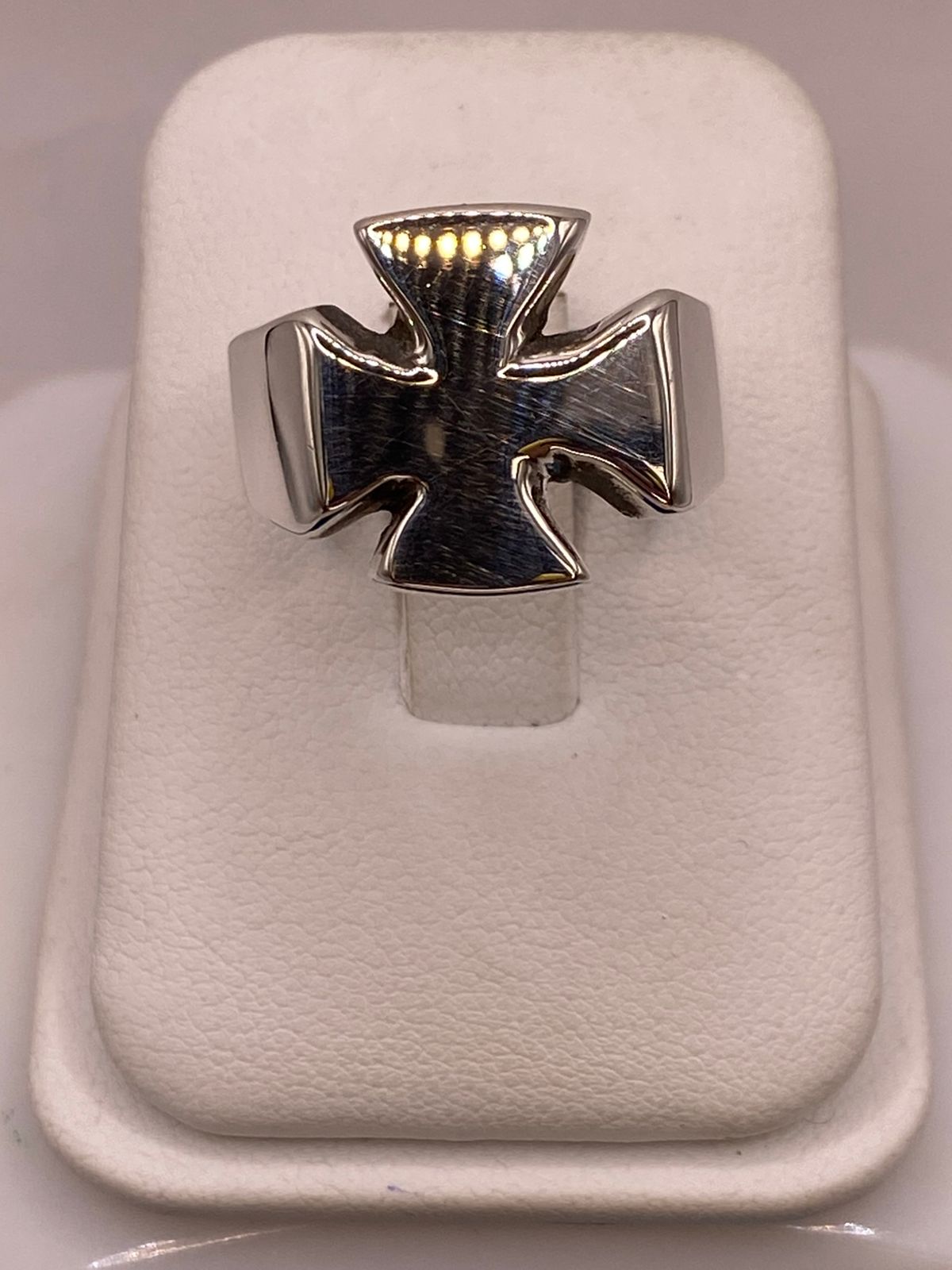 Anillo Artesanal en Plata con Cruz de Malta