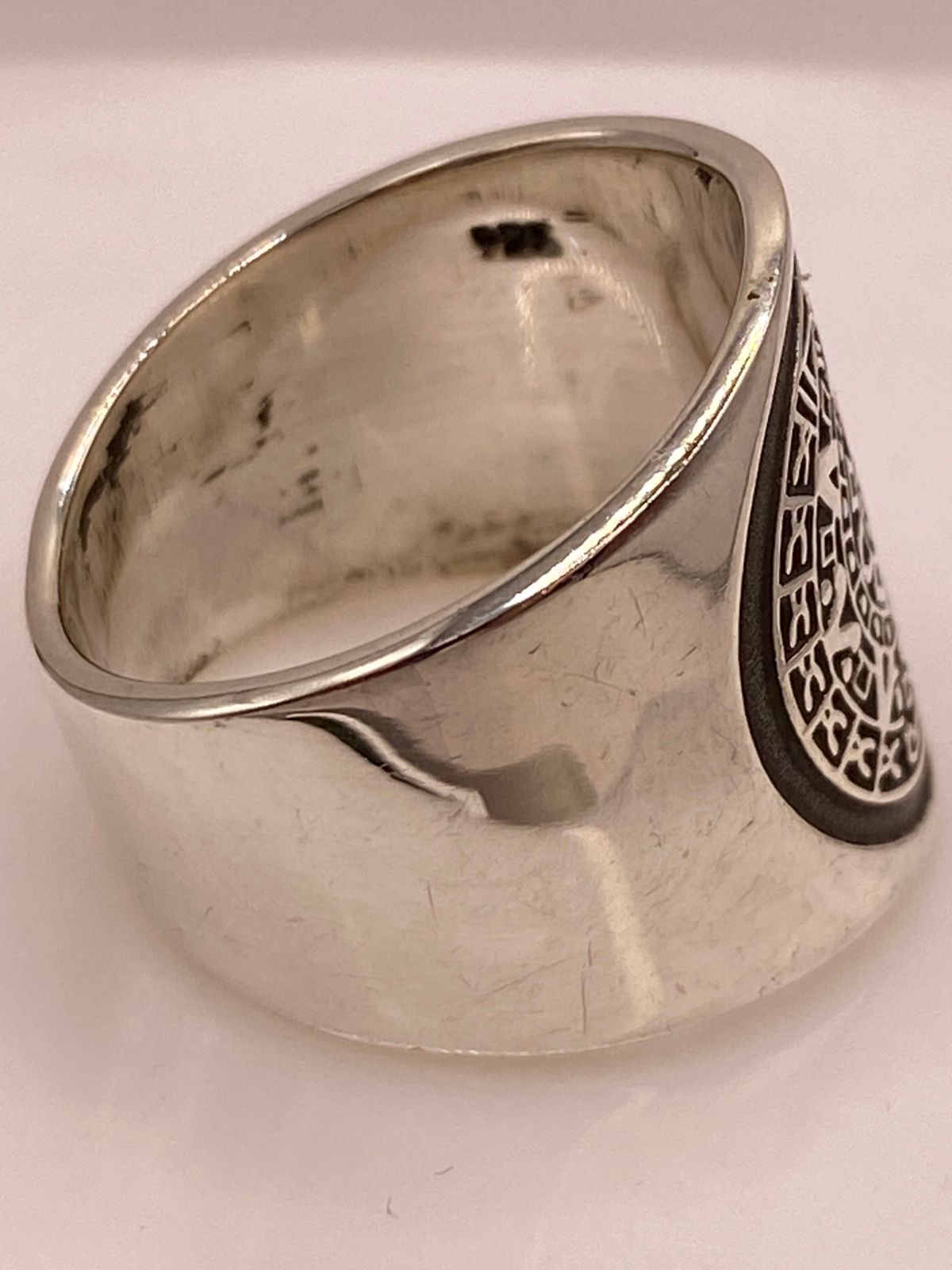 Anillo Artesanal en Plata con Diseño de Calendario Azteca