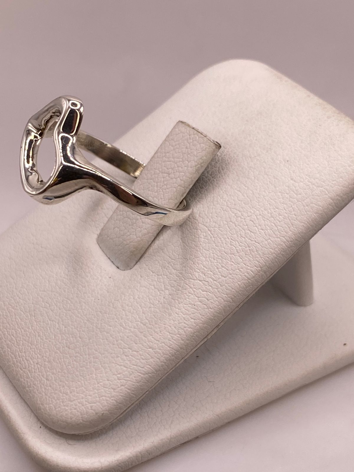 Anillo Artesanal en Plata con Diseño de Corazón