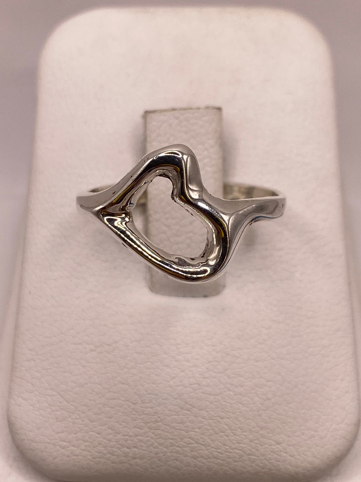 Anillo Artesanal en Plata con Diseño de Corazón