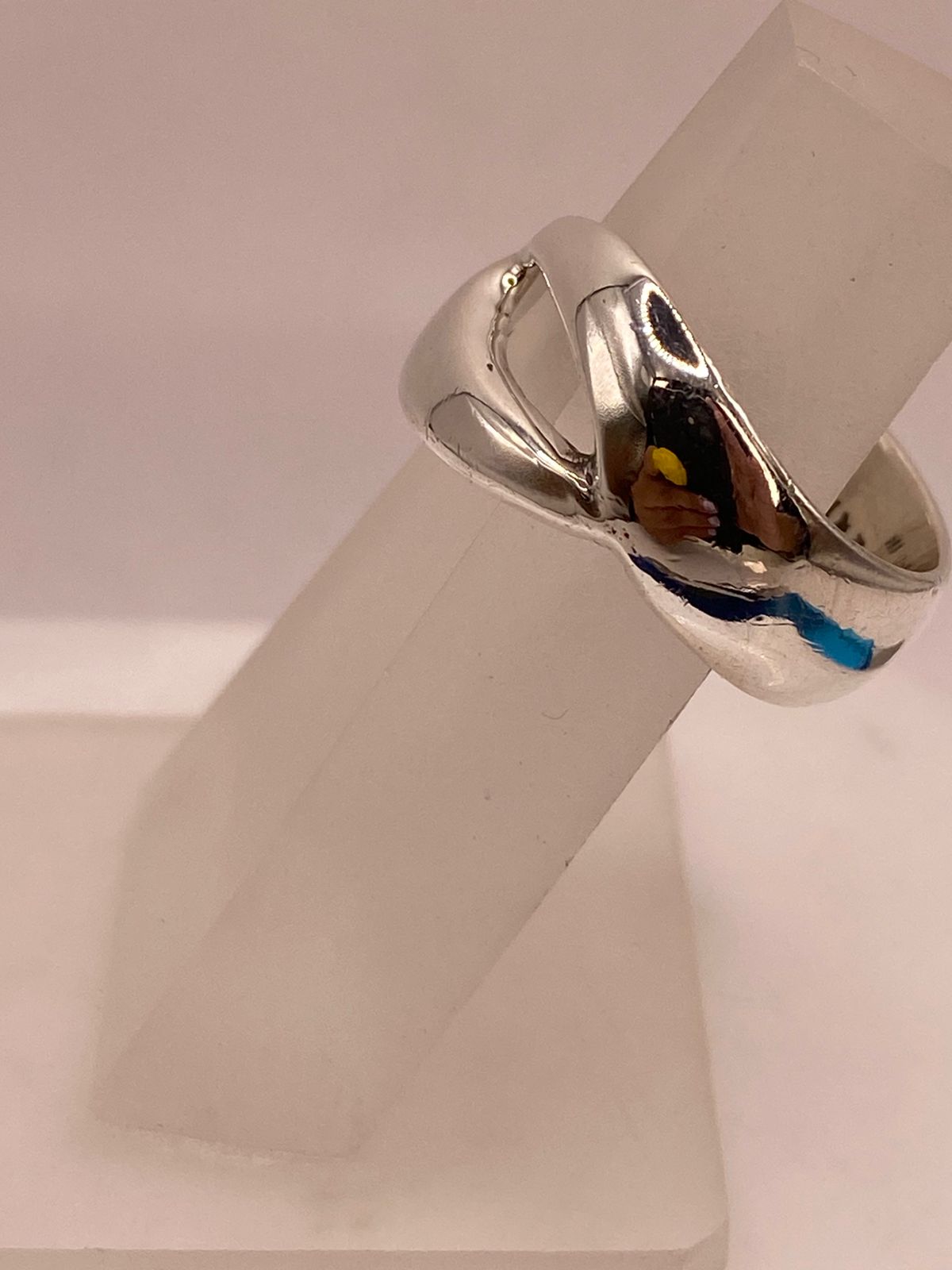 Anillo Artesanal en Plata con Diseño Orgánico y Curvo
